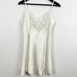 Vintage Victoria's Secret White Lace Chemise Size Medium